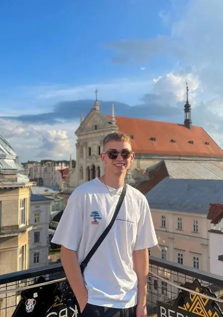 Максим из Винницы, ищу на сайте знакомства на одну ночь