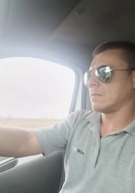 Домінік з Волочиськ, мені 34 років, познайомлюсь для приємного проведення часу