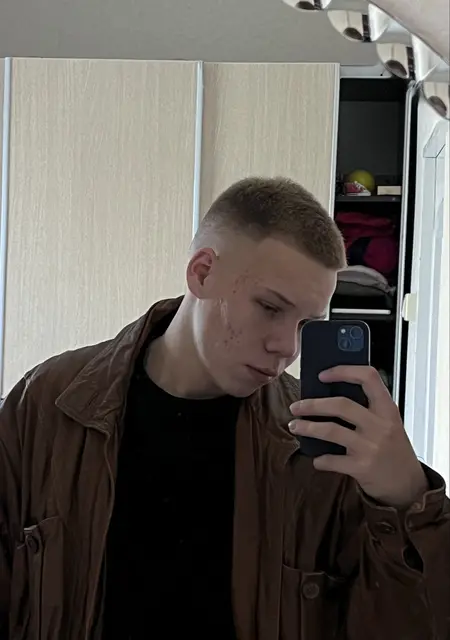 Я Захар, 18, знакомлюсь без обязательств в Минске