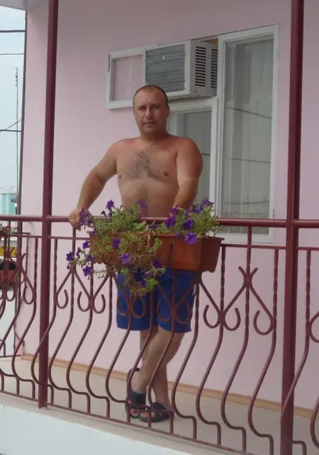 Я Иван, 50, из Черновцов, ищу знакомства без обязательств