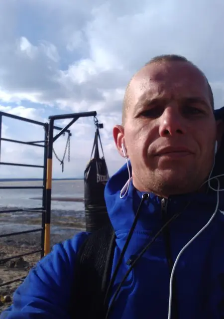 Я Александр, 27, знакомлюсь для общения в Донецке