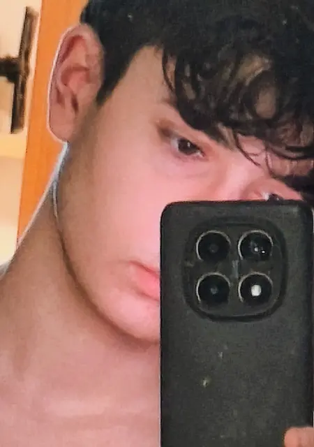 Ethan из Барселоны, ищу на сайте знакомства на одну ночь