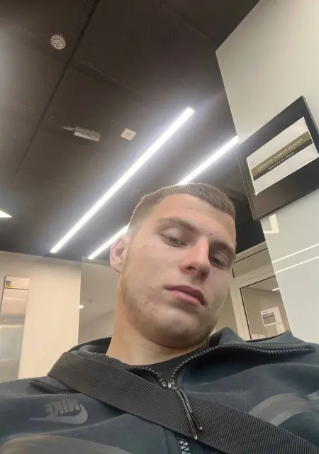 Sasha из Вены, мне 19, познакомлюсь без обязательств