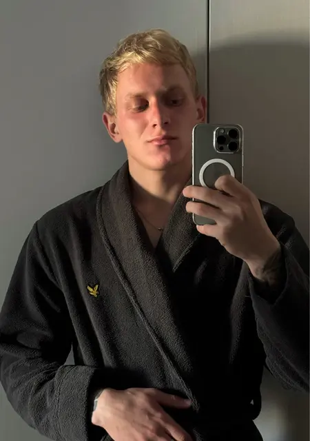 Я Денис, 25, знакомлюсь для приятного времяпровождения в Уоррингтон