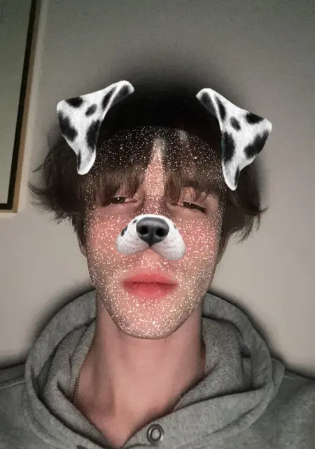 Я Саша, 19, из Яроцин, ищу знакомства на одну ночь