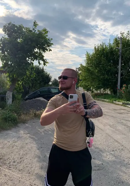 Ярослав из Парижа, ищу на сайте приятное времяпровождение