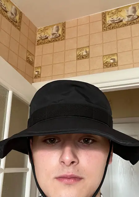 Я Ден Дмитриевич, 23, из Борисова, ищу знакомства на одну ночь