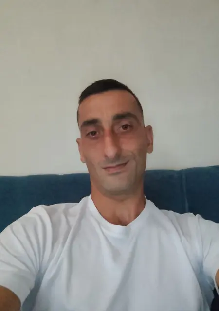 Soy Pekeno, 35 años de Madrid, busco conocer gente para lío de una noche