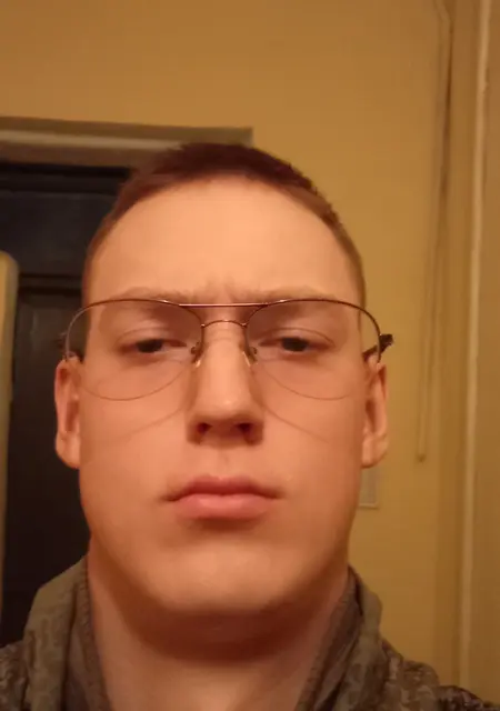 Я Антон, 19, знакомлюсь на одну ночь в Варшаве