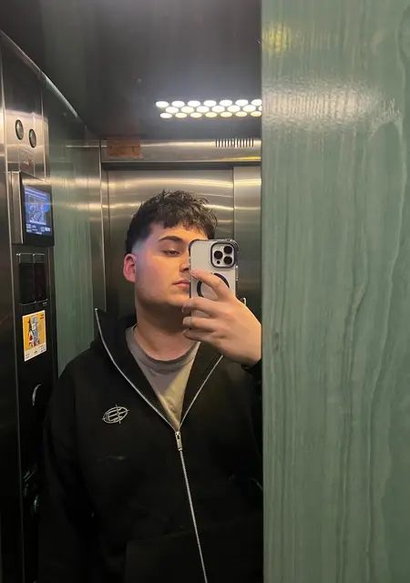 Soy Yagoprz, 21 años de Pontevedra, busco conocer gente para lío de una noche