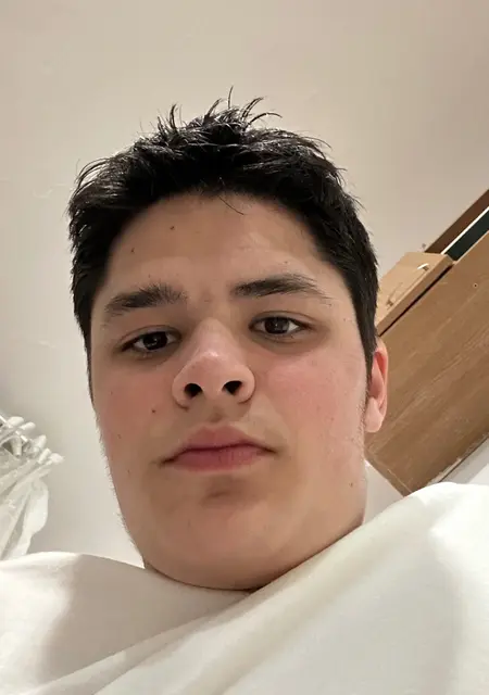 Кирилл из Бухареста, мне 20, познакомлюсь на одну ночь