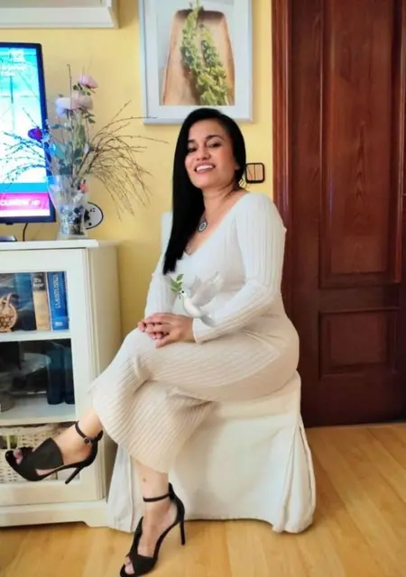 Karina de Madrid, tengo 45 años, lista para conocer