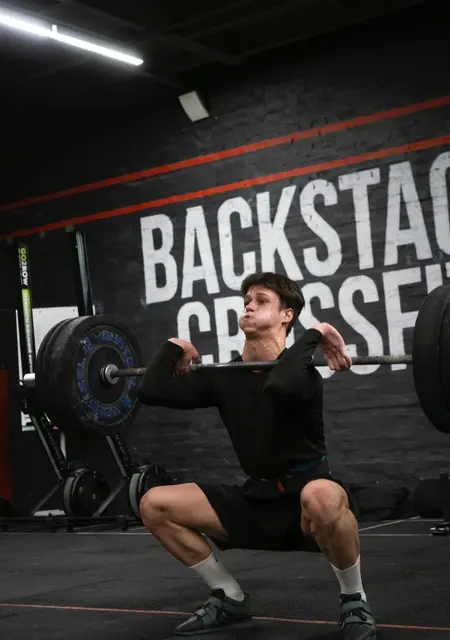 Кирилл из Валенсии, мне 20, познакомлюсь для общения