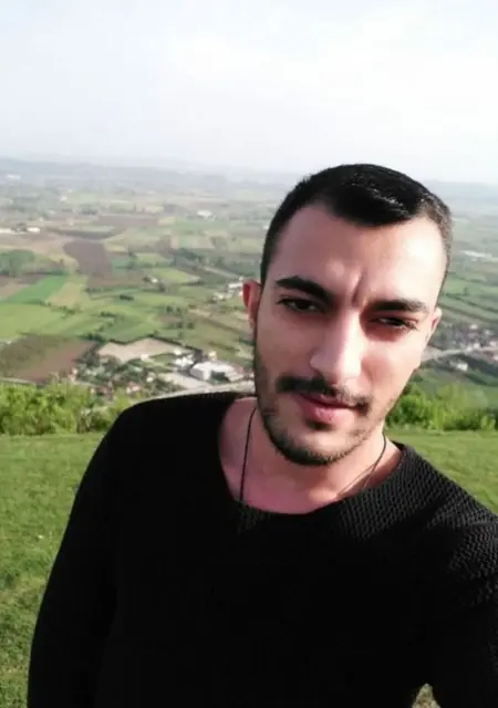 Ahmet из Стамбула, мне 25, познакомлюсь