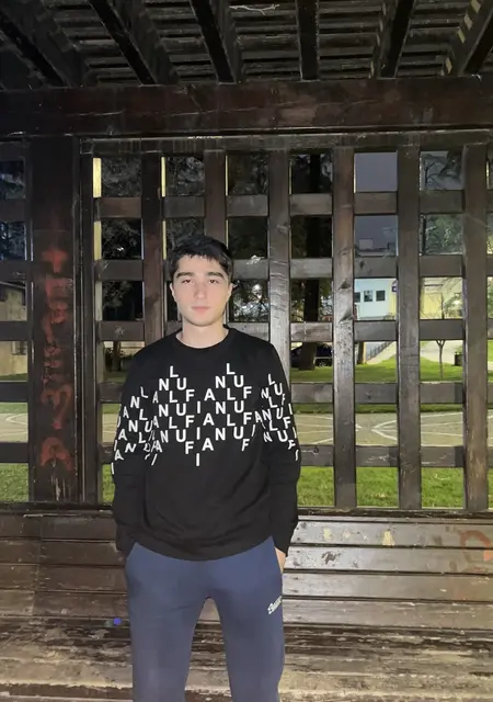 Samet из Анкары, мне 18, познакомлюсь на одну ночь