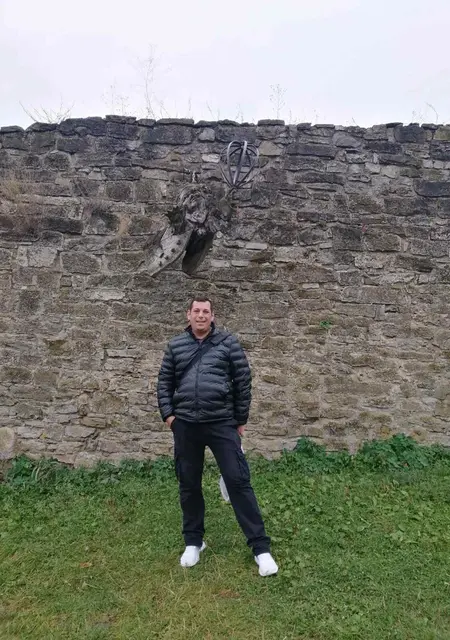 I'm Vladimir, 36 from Manchester, seeking connections for one-night stand