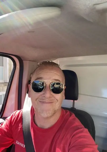 Michael из Парижа, мне 42, познакомлюсь