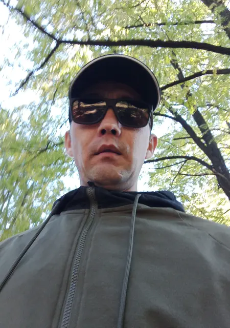 Я Олег, 41 років з Макіївки, шукаю знайомства без зобов'язань