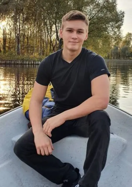 Денис из Нововолынска, мне 23, познакомлюсь на одну ночь