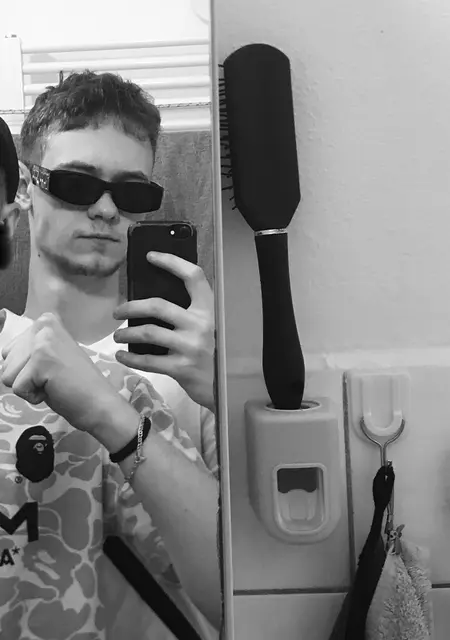 Я Богдан, 18, знакомлюсь для приятного времяпровождения в Праге