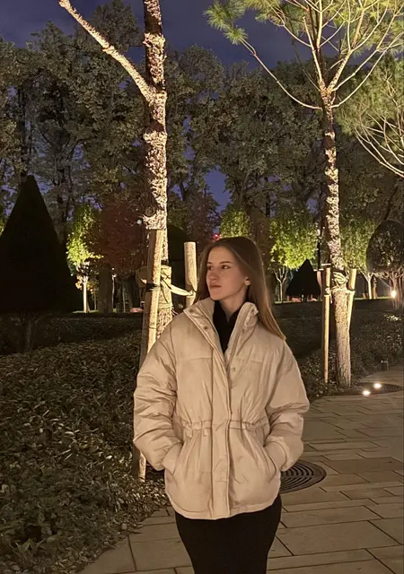 Елена из Вашингтона, мне 19, познакомлюсь для приятного времяпровождения