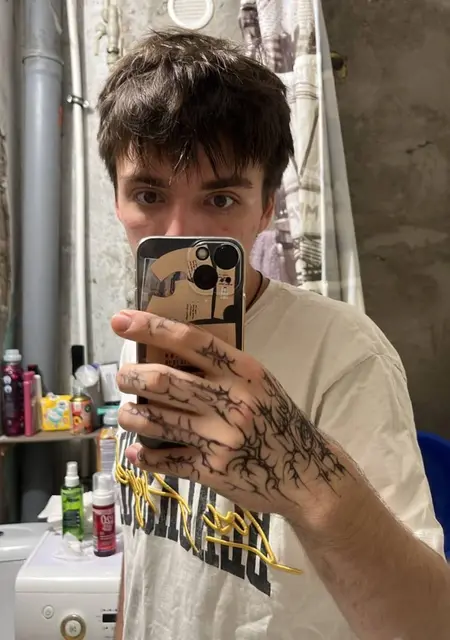 Дима из Николаева, мне 19, познакомлюсь на одну ночь