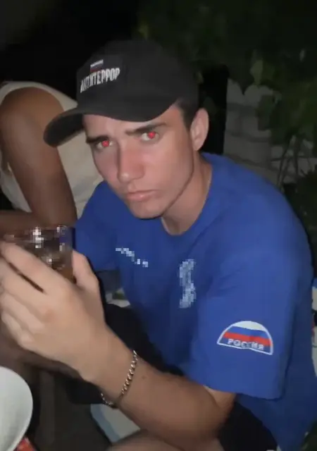 Я Костя, 19, из Луганска, ищу знакомства на одну ночь