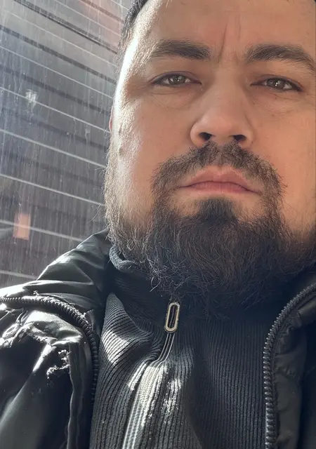 Soy Ruziboy, 30 años de Madrid, busco conocer gente para lío de una noche