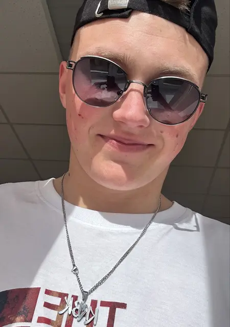 Денис из Киева, мне 18, познакомлюсь для вирта