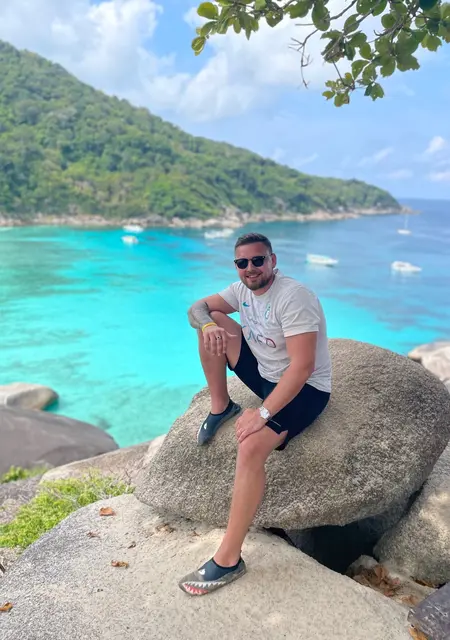 Михаил из Бангкока, мне 27, познакомлюсь для общения