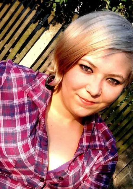 Карина из Горловки, мне 24, познакомлюсь для дружбы