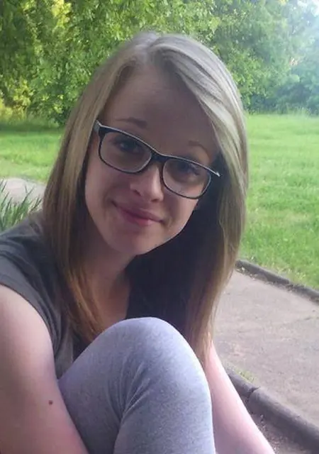 Александра из Клецка, мне 18, познакомлюсь на одну ночь