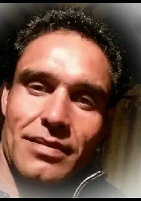 Я Binzad Hussain, 42, из Афин, ищу знакомство