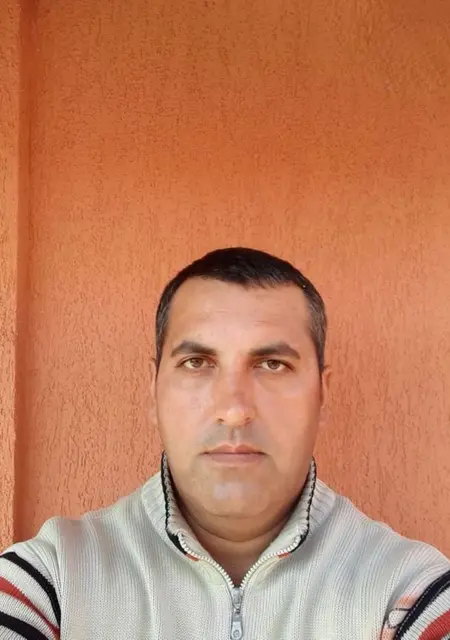 Я Vio, 41, из Бухареста, ищу знакомства без обязательств