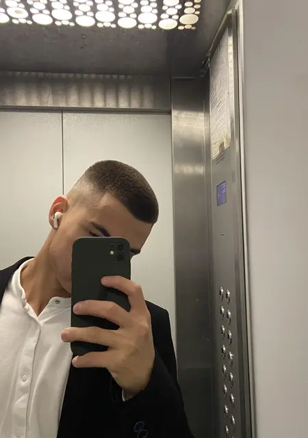 Кирилл из Вашингтона, мне 18, познакомлюсь для приятного времяпровождения