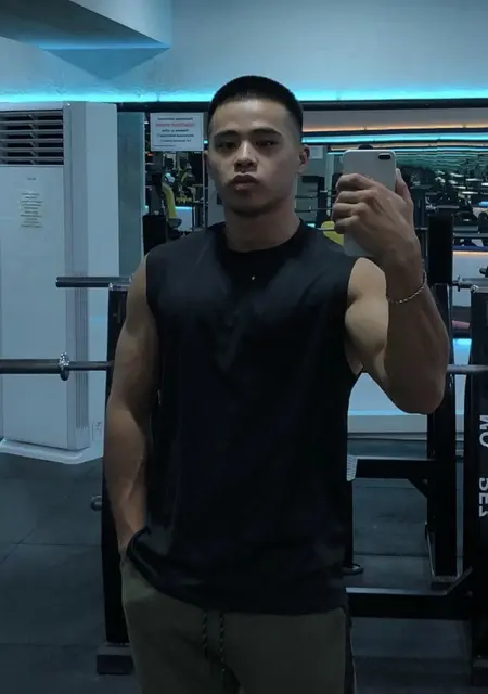 Я Нурсултан, 24, из Бишкека, ищу знакомства на одну ночь