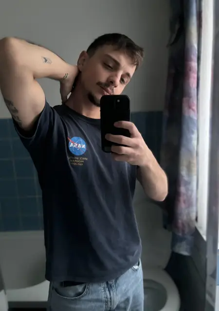 David из Видина, мне 25, познакомлюсь для дружбы