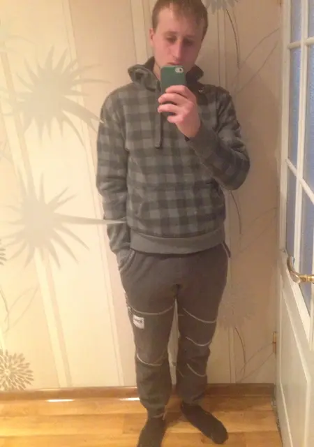 Денис из Запорожья, мне 25, познакомлюсь для открытые отношения