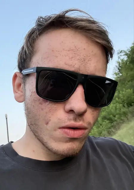 Георгий из Амстердама, мне 19, познакомлюсь на одну ночь