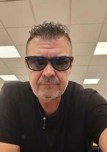 Soy Paco, 49 años de Madrid, busco conocer gente para relación sin ataduras