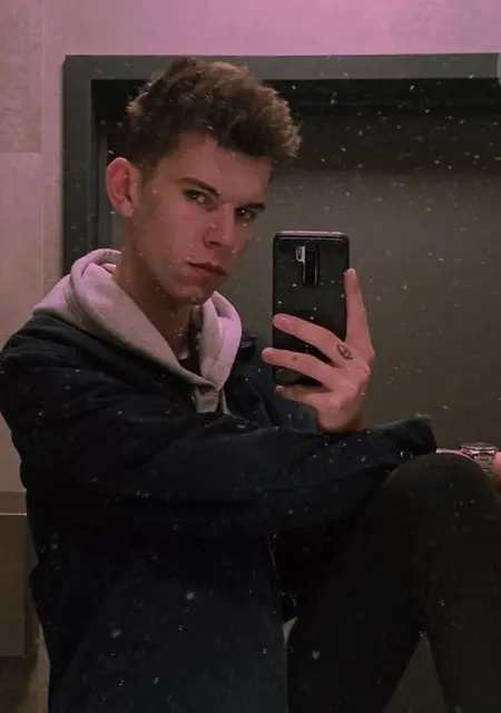 Bartosz из Варшавы, мне 24, познакомлюсь