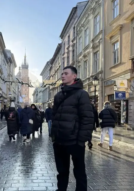 Я Максим, 18, из Полтавы, ищу знакомства на одну ночь