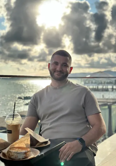 Я Эмир, 30, знакомлюсь без обязательств в Париже