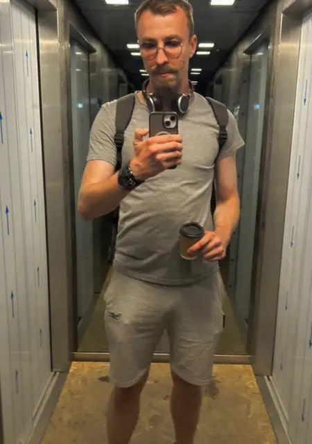 Вова з Дніпра, шукаю на сайті знайомства на одну ніч