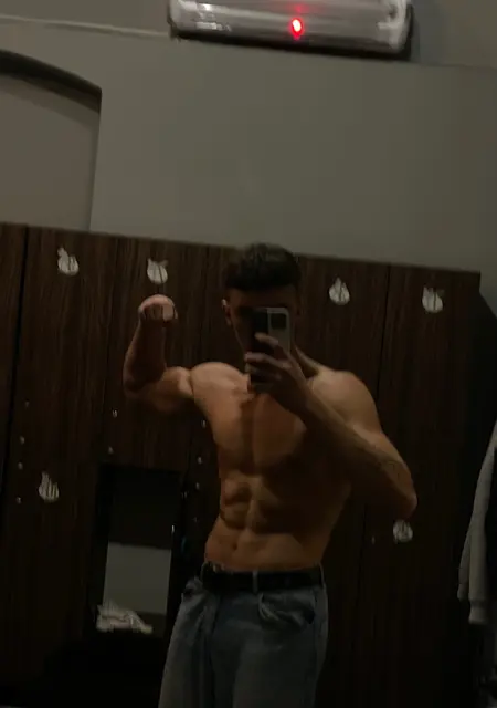 Я Віктор, 19 років з Івано-Франківська, шукаю знайомство для дружби