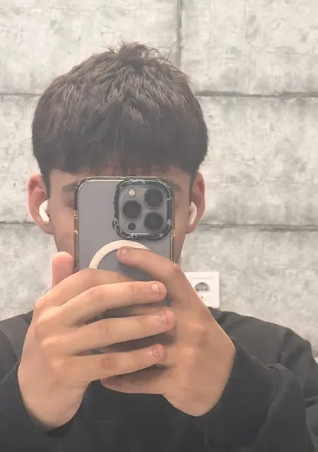 Я Юра, 19, из Каменского, ищу знакомства без обязательств