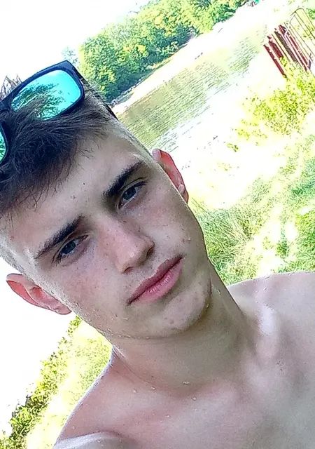 Я Александр, 22 років з Рівного, шукаю знайомства на одну ніч
