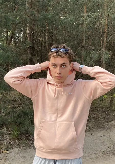 Я Саша, 21, из Харькова, ищу знакомства без обязательств