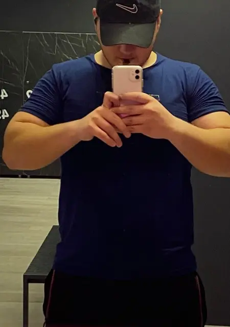 Я Олег, 19 років з Дніпра, шукаю знайомство для спільних подорожей