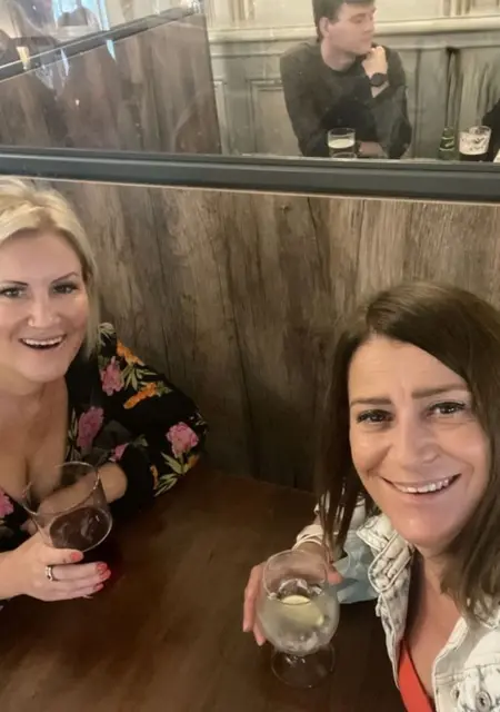 Emma из Лондона, мне 45, познакомлюсь